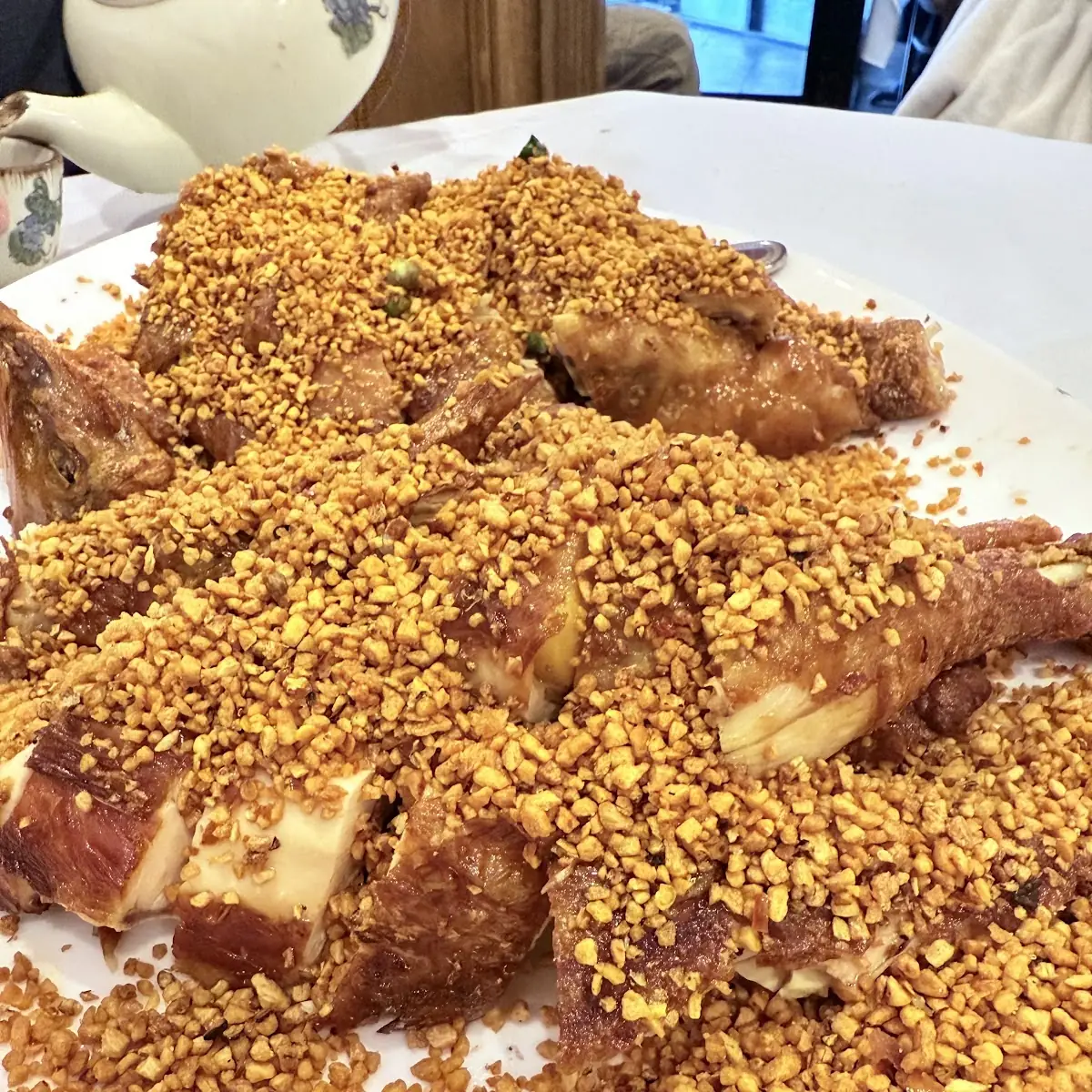 roasted chicken with fried garlic 招牌风沙鸡
